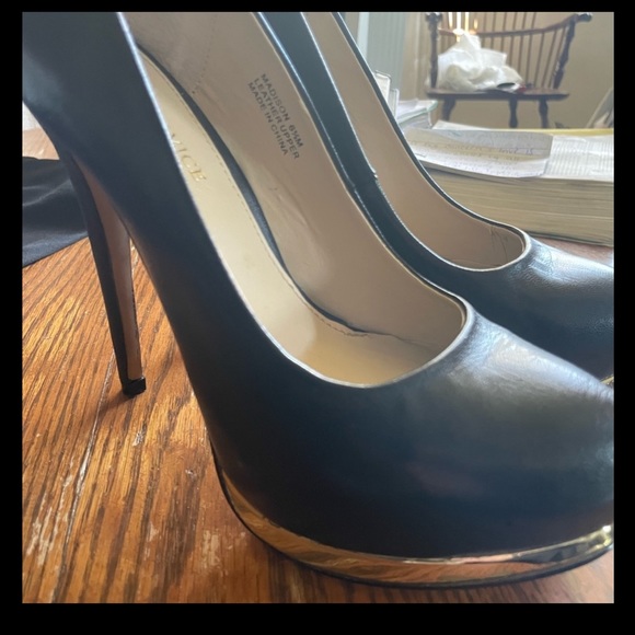 Modern vice Madison black leather 4 in herks size 6 1/2 worn once! Stunning 🤩 - Picture 1 of 5